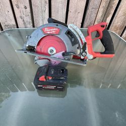 Milwaukee M18 Fuel Rear Handle 7-1/4” Circular Saw w/ 8.0Ah Battery/ Good Working Condition 