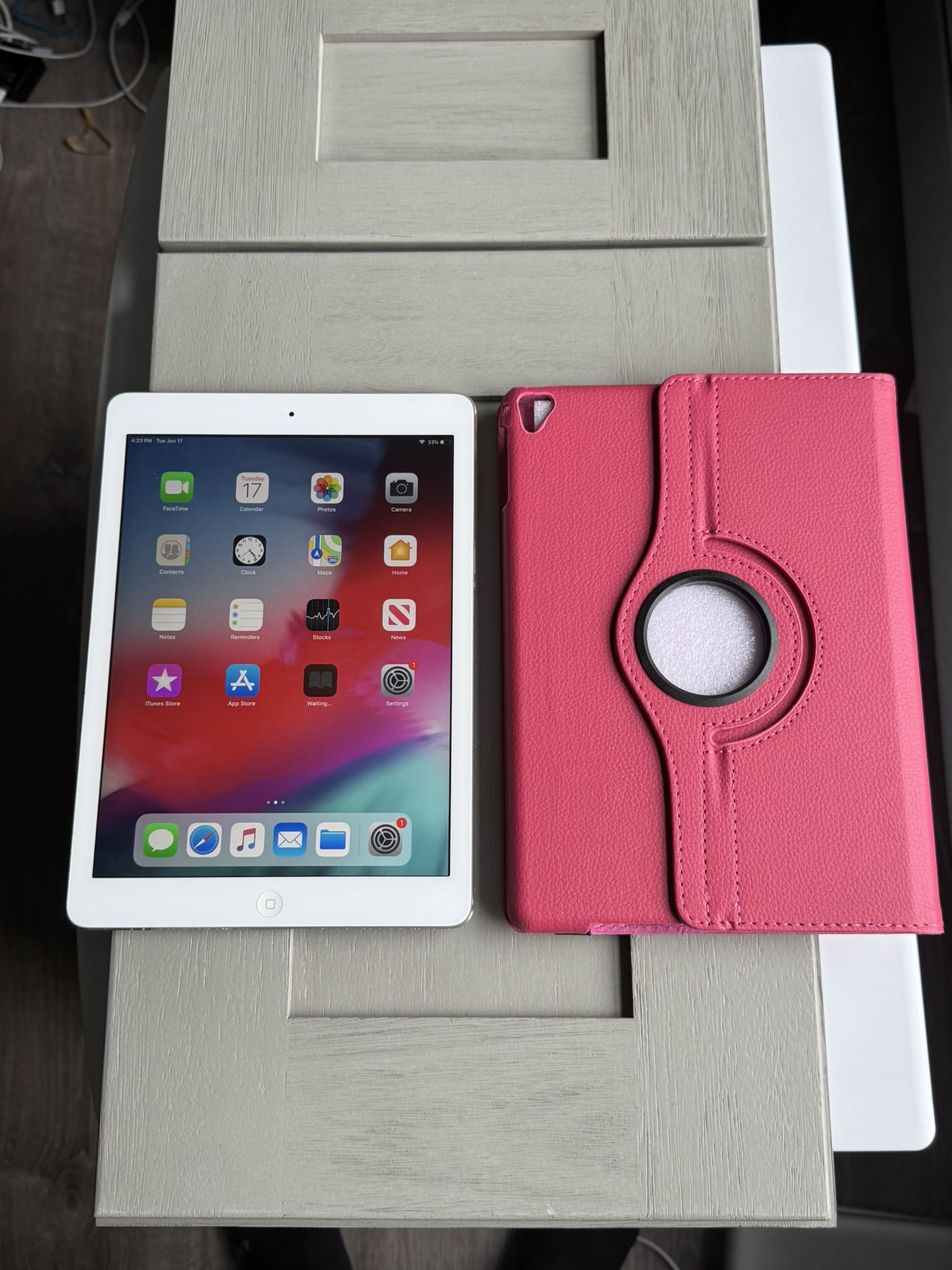 Apple iPad Air Tablet Bundle