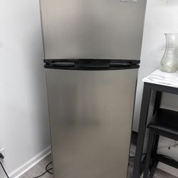 refrigerator 