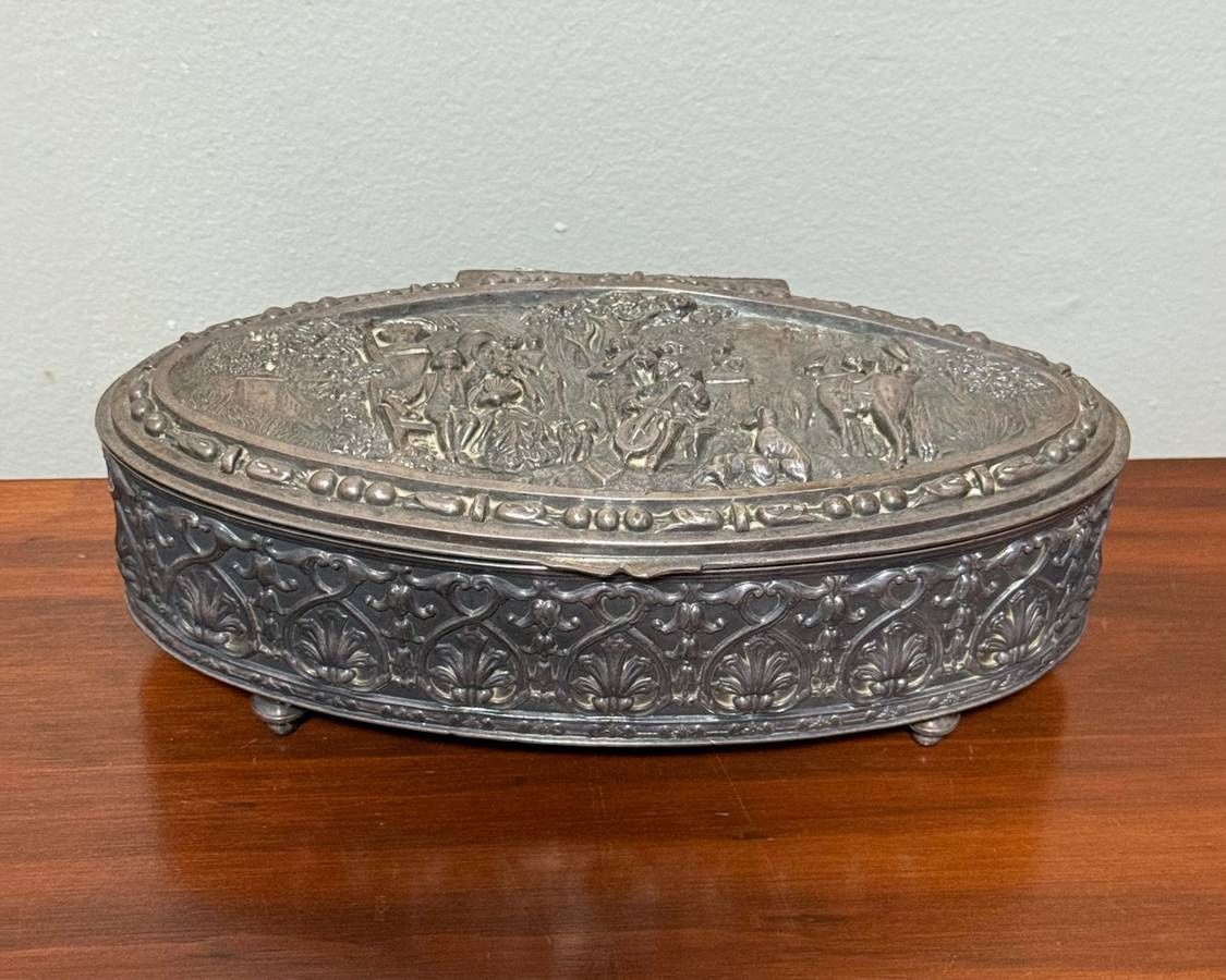 Antique Jennings Brothers J B 2555 Silver Plated Footed Colonial Scene Jewelry Casket Trinket Box