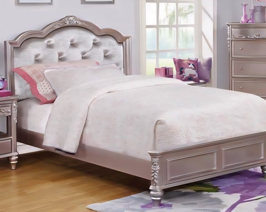 Caroline Metallic Lilac Bedroom Set