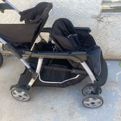  Graco Ready2Grow double stroller, designed for families with an infant and an older child or twins. It offers multiple seating and riding op