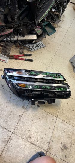2020-24 Hyundai Genesis Gv80 right headlight