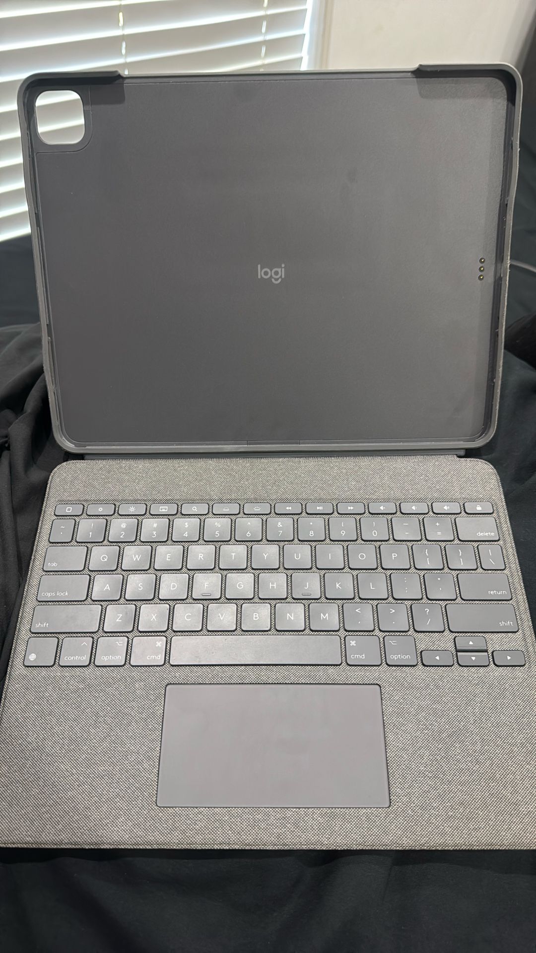 iPad Pro 12.9 Logitech Keyboard