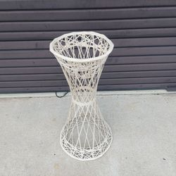 Mid Century Modern 1960'S Woodard Spun Fibreglass Plant Stand.