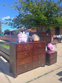 Dark Wood Bedroom Set Dresser Nightstand Headboard