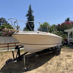 21’ Bayliner Trophy Center Console Cuddy Cabin 