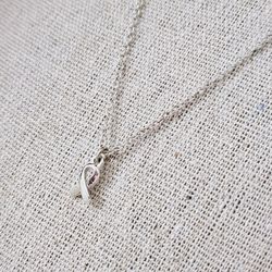 20" Silver Toned Dainty Cute Awareness Charm Pendant Chainlink Necklace. Pre-owned in excellent condition. No chips or scratches. Makes a great holida