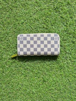 LV- style checkered zip wallet🤍✨