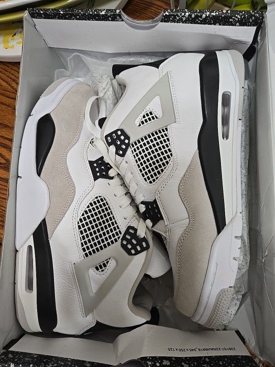 Air Jordan 4 Retro