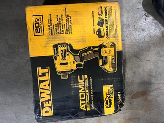 DEWALT Atomic 20V Brushless Impact Driver Kit