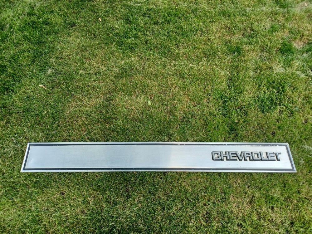 81 - 90 CHEVY K5 BLAZER TAILGATE PANEL BAND SQUARE BODY 5.0 V8 5.7 SBC 454 BBC