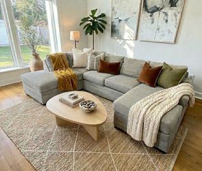 3- PIECE SECTIONAL w/ CHAISE (FREE DELIVERY) (Clifton Heights PA 19018)