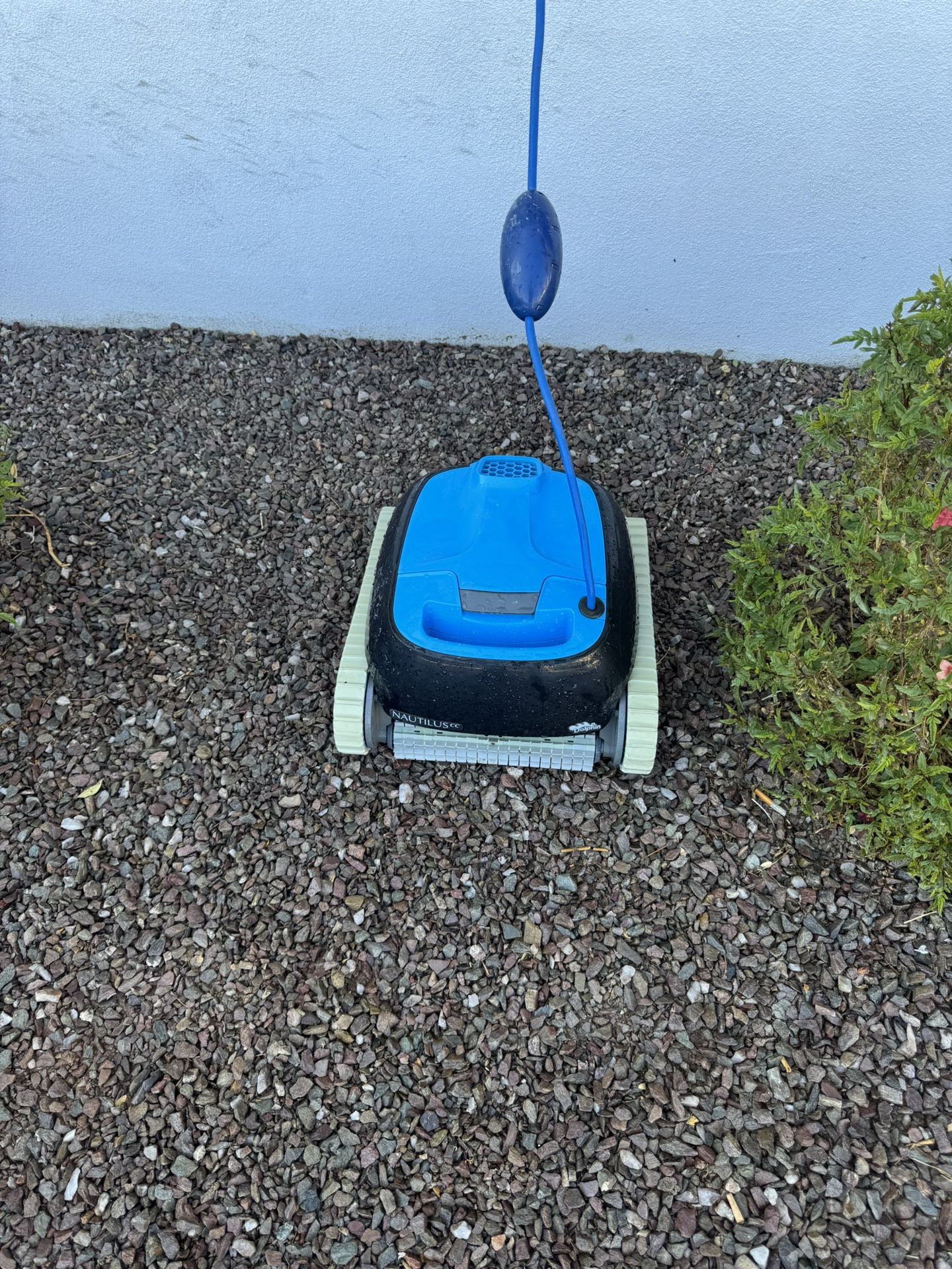 Pool Cleaning Nautilus Robot