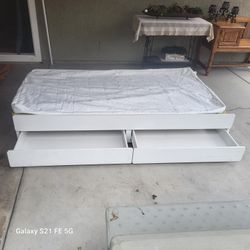 Cama con cagones en  ambos lados