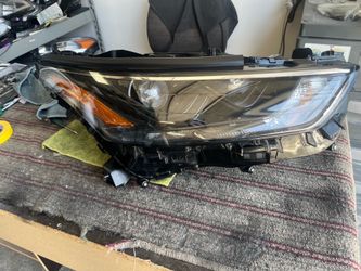 2022-25 TOYOTA HIGHLANDER RIGHT HEADLIGHT
