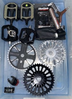 Mixed Bike Parts Lot – Pedals, Chainrings & More, l’m not Separating