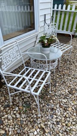 Patio metal bistro set, 3 pieces.