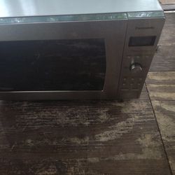 Selling This Silver Microwave And Cook Addition Pick Up Only Asking 40