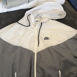 Man’s medium Nike wind breaker