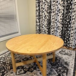 Solid Maple wood extendable dining table (4 to 6 seater)