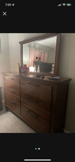 Queen Bedroom Set