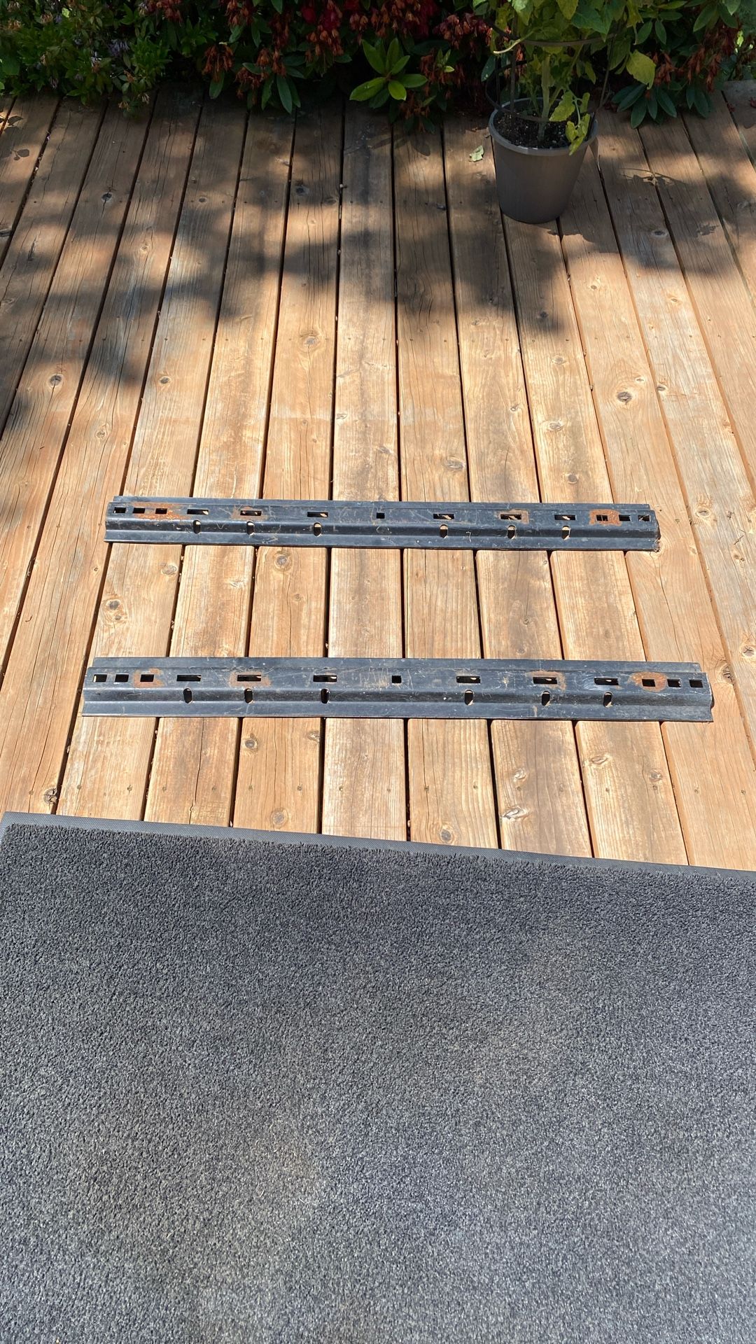 One Set Of Fifth Wheel Hitch Bed Rails