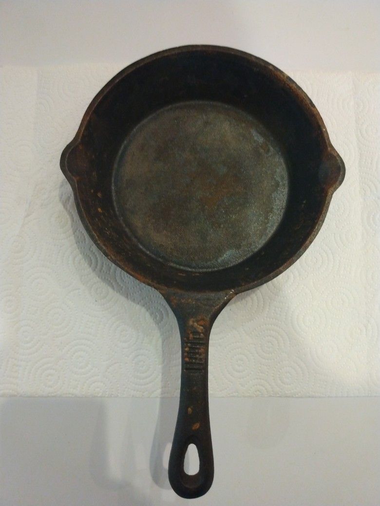 Old Mountain Cast Iron Skillet With Pour Spouts