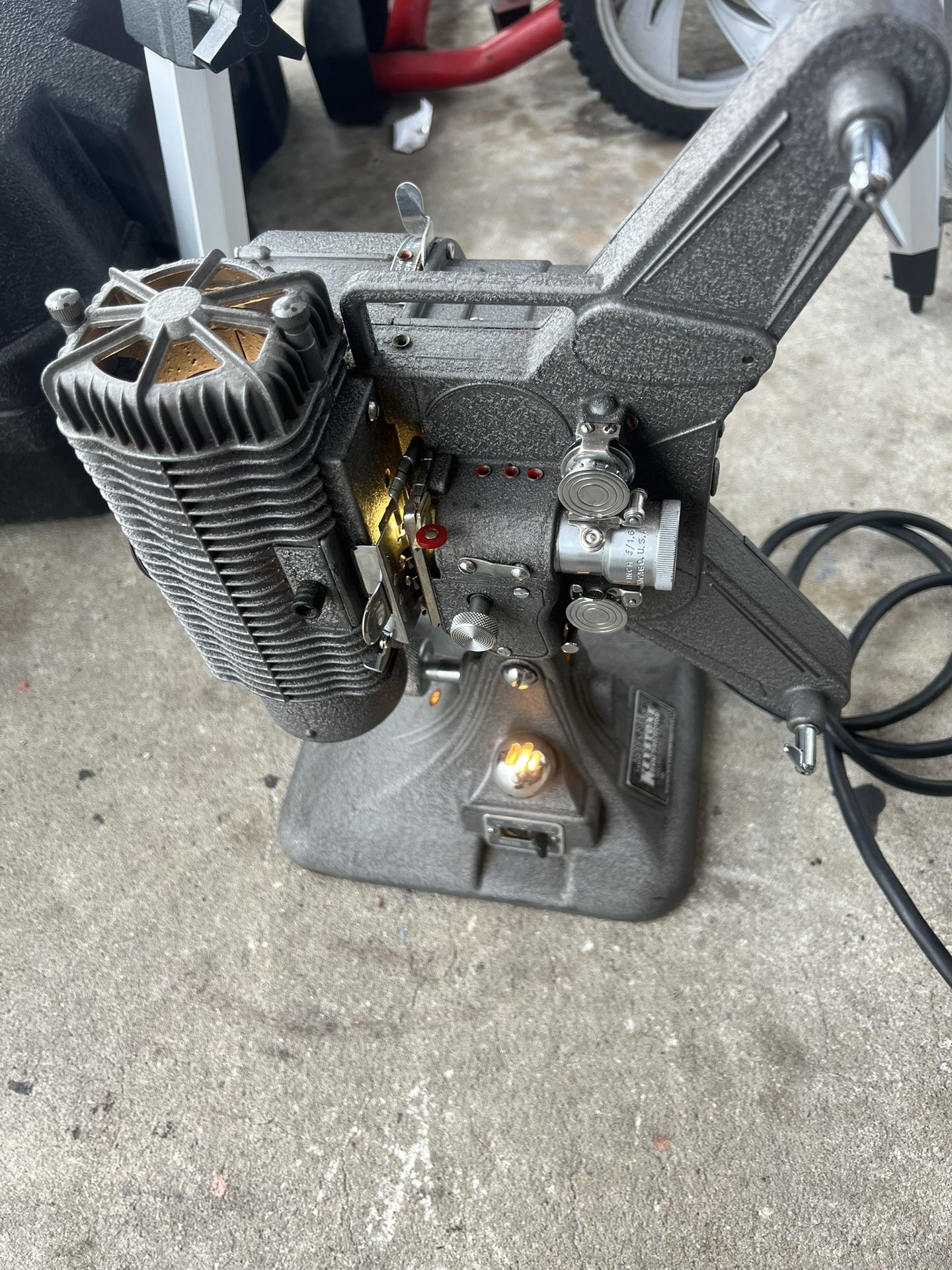 Vintage Keystone Commander Dluxe Model K-108 Projector & Case, Powers On