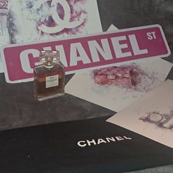 N°5 1Chanel Perfume Plus Decor Set