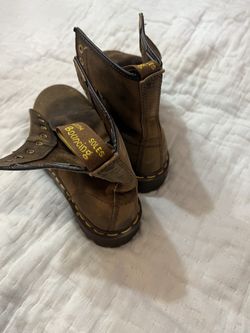 Women’s Dr Martens Size 7 New