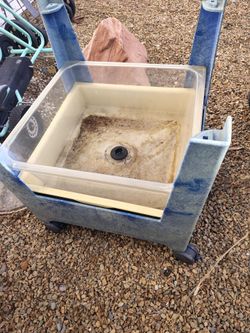 Used Paint & Pour Table $25
