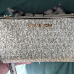 Michael Kors Phone And Wrist Wallet