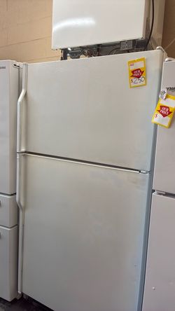 Like new Kenmore refrigerator