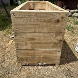 Gardening Box With Bottom Raised Up