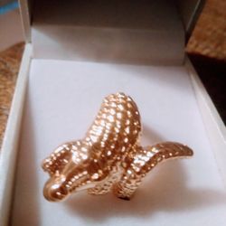 Gold Plated  allígator  ring .size 6🎁🎁🎁