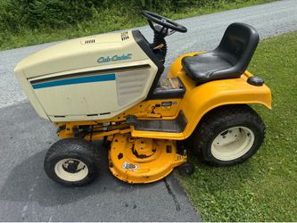 Cub Cadet 1641 Garden Tractor 16 hp V Twin. 416 Hours.