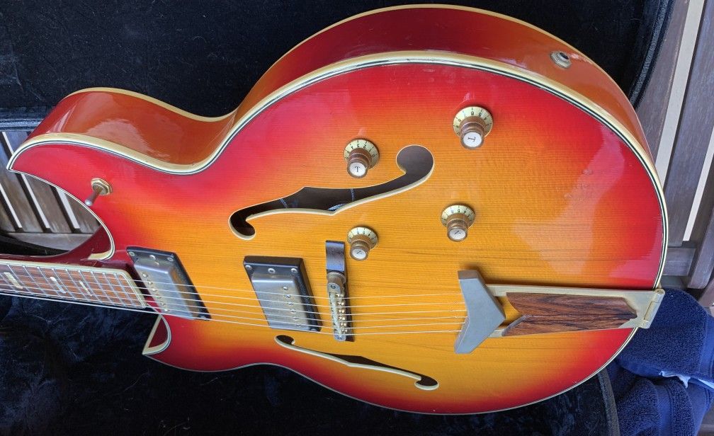 Univox Barney Kessel model / vintage 70’s / made in Japan / Gibson clone / jazz guitar archtop MIJ