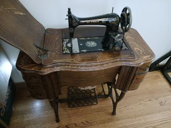"Free Company" Antique treadle machine from about 1910