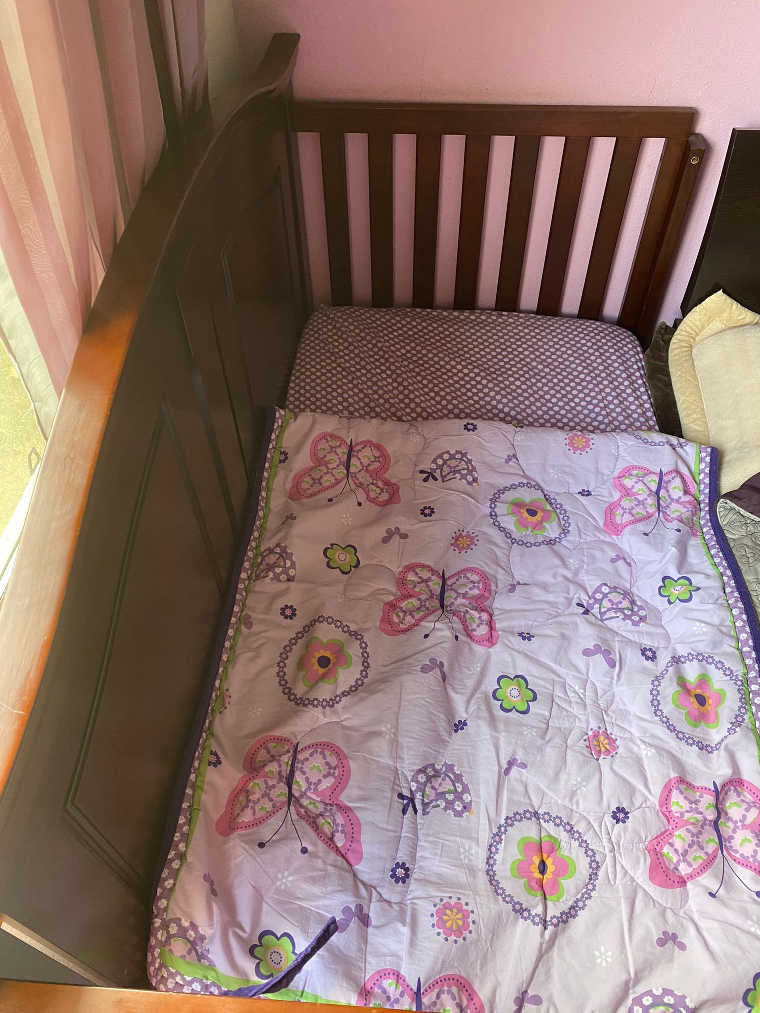 Carter’s Wood Crib With Mattress 