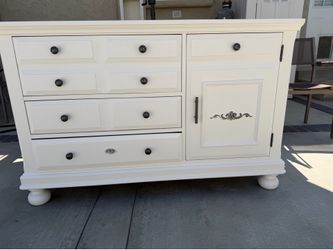 WHITE DRESSER with cabinet, nice! 175.00