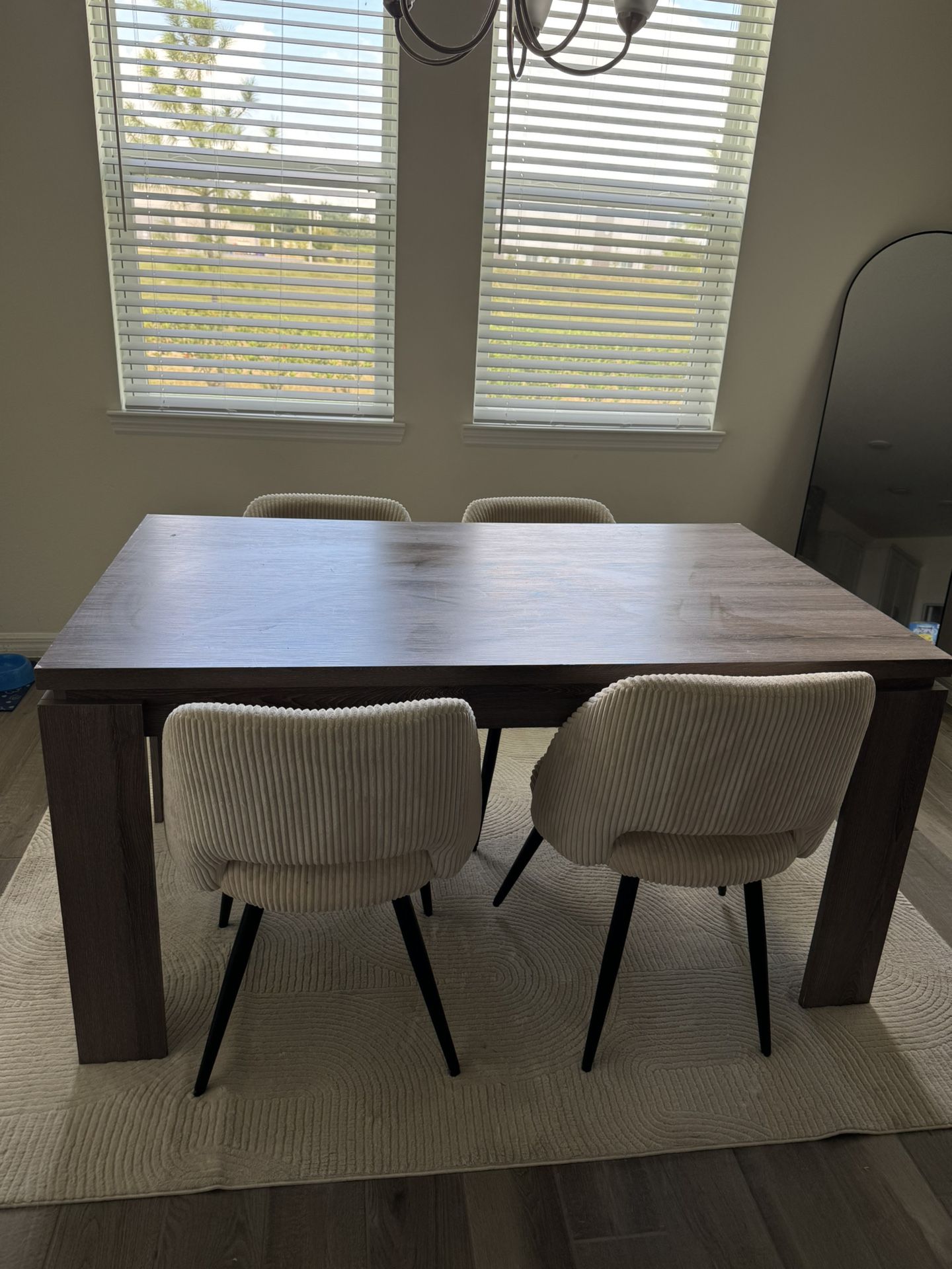 Dining Table & Chairs Set