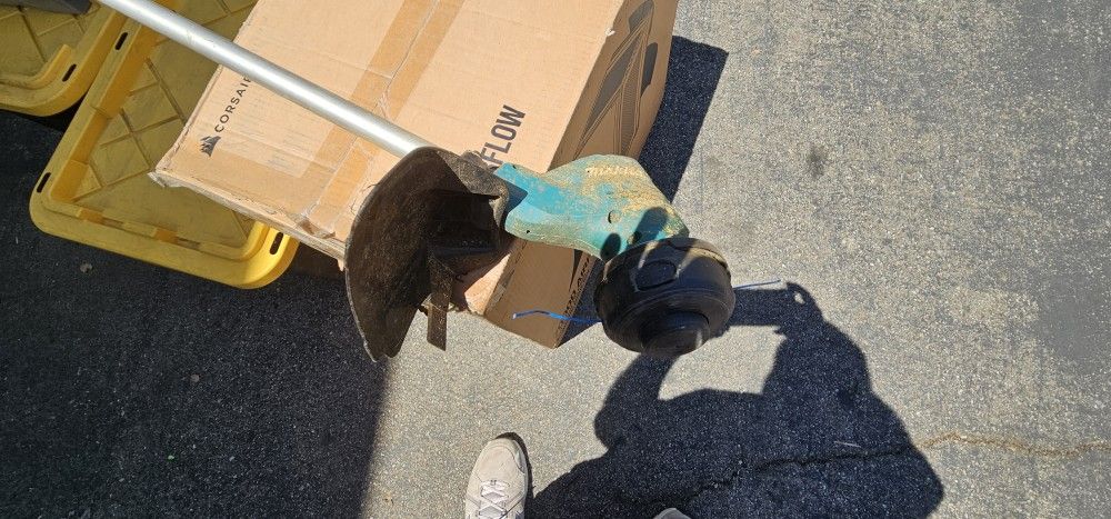 Makita Cordless Bump String Trimmer