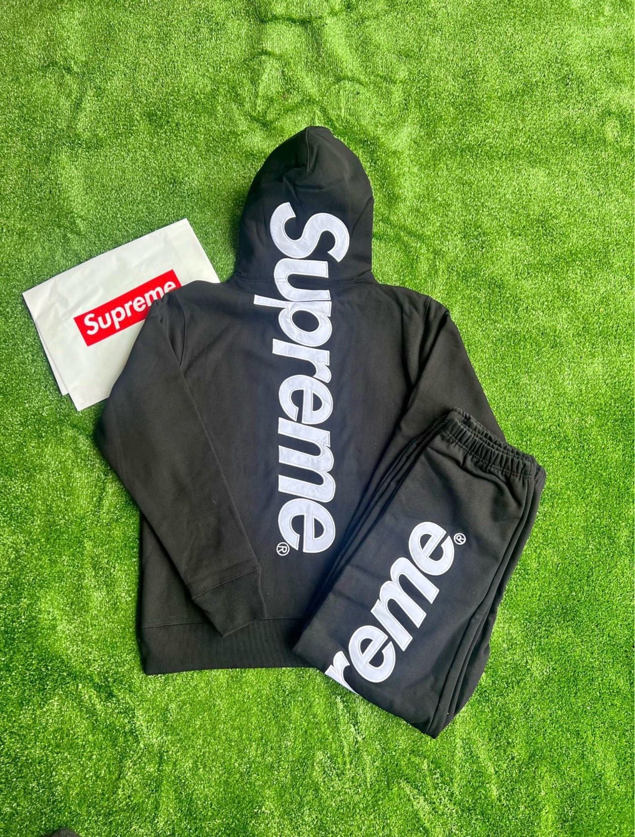 Supreme appliqué set black