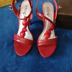 Women's Bold Red Heels Size 6.5
