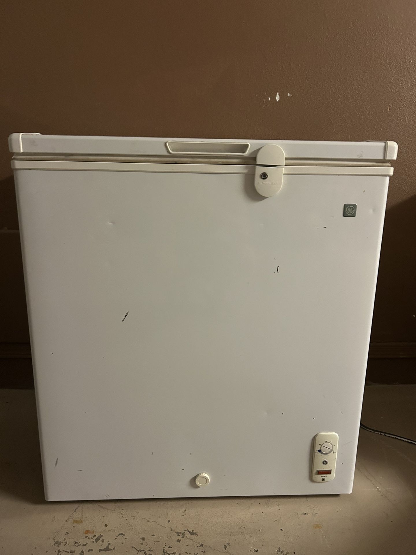 Freezer GE (in good condition ) Must Pick Up 79938