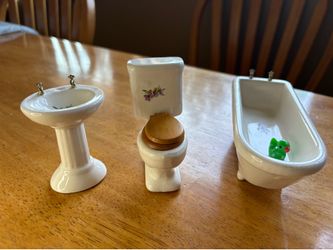 Vintage Dollhouse Porcelain Bathroom Suite