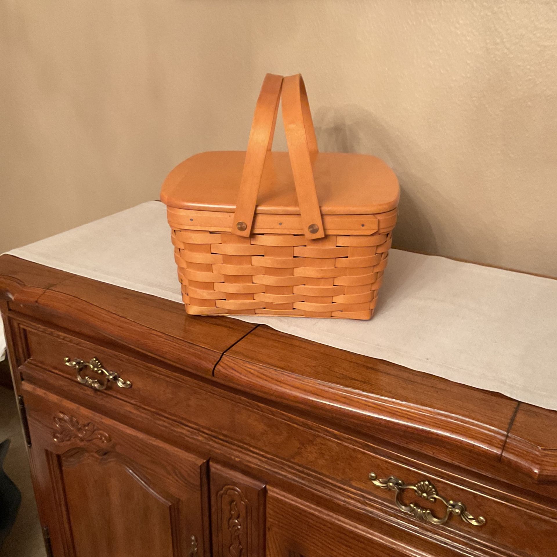 Longaberger Cake/Pie/Picnic Basket