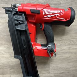 Milwaukee M18 FUEL 3-1/2 in. 18-Volt 21-Degree Lithium-Ion Brushless Cordless Framing Nailer (Tool-Only