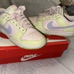 Nike Dunks 